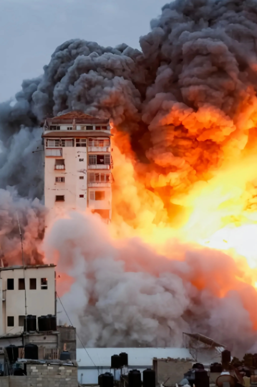 伊朗终于硬气了一把，你说他习惯放嘴炮？这次一咬牙发出去“约180枚导弹”，跟导弹