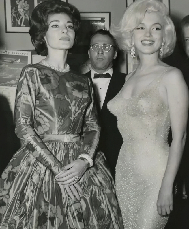 1962年，玛丽莲梦露为了参加肯尼迪的生日宴会，特别定制了镶满2500多颗钻石的