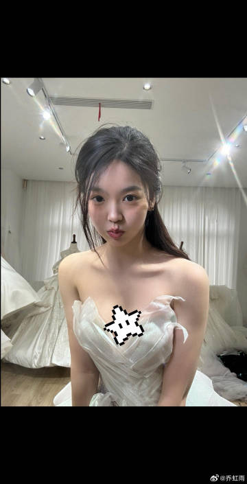 不是新娘，是伴娘啦