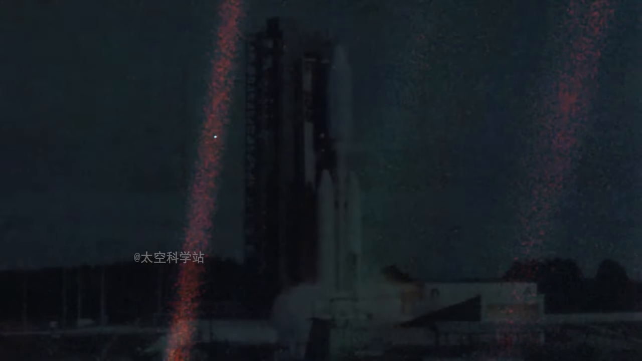 银河系在宇宙中也不过是一粒尘埃，宇宙的浩瀚超乎我们的想象！【