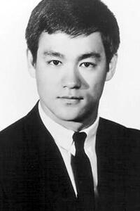 李小龙：传奇武术家，电影巨星