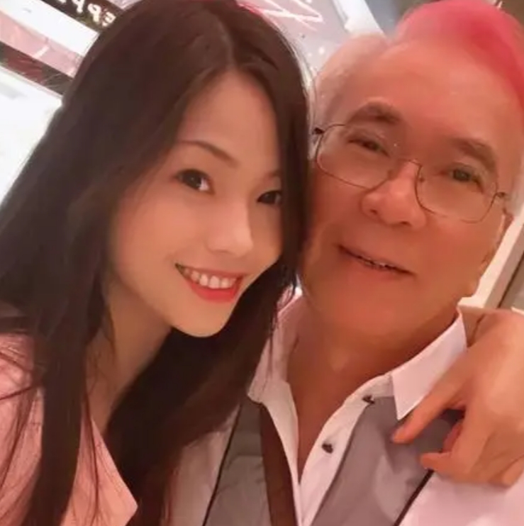 李龙基与王青霞：跨越年龄的爱情