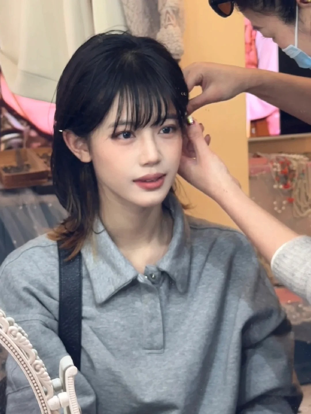 我的第四对耳洞
来瘾了 特别想打耳骨钉  当天就找了家店打 说干就干了家人们🫰