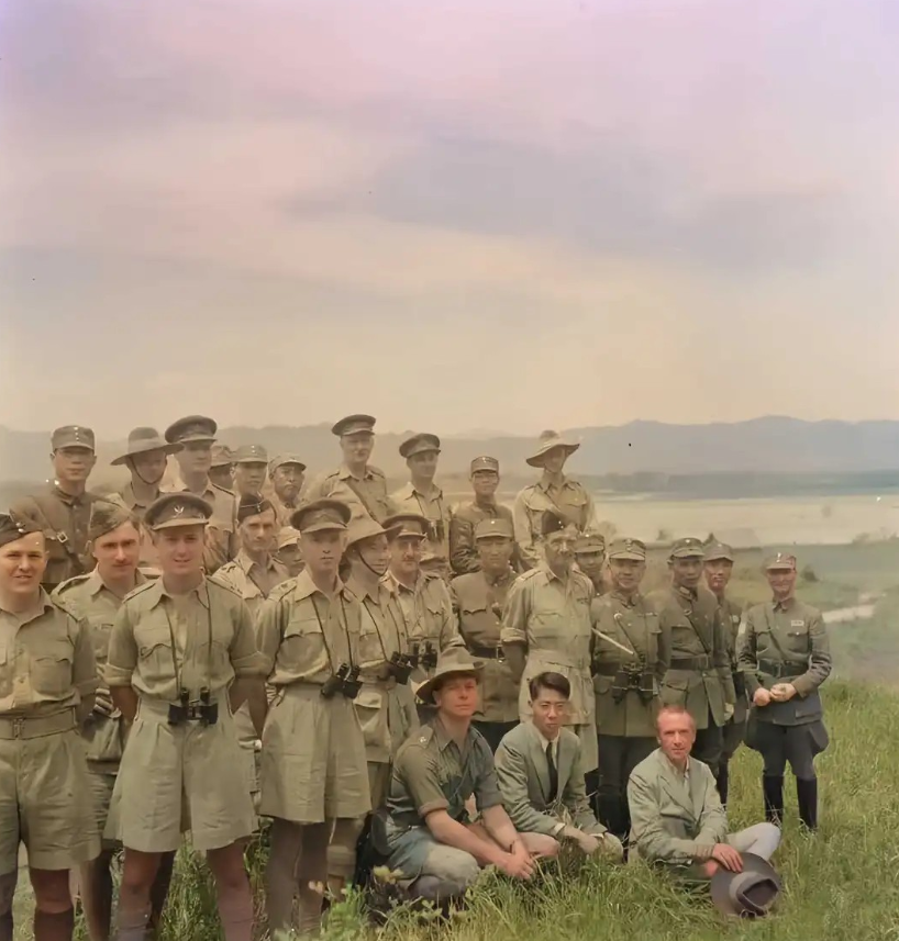 1944年中国远征军和英军合影