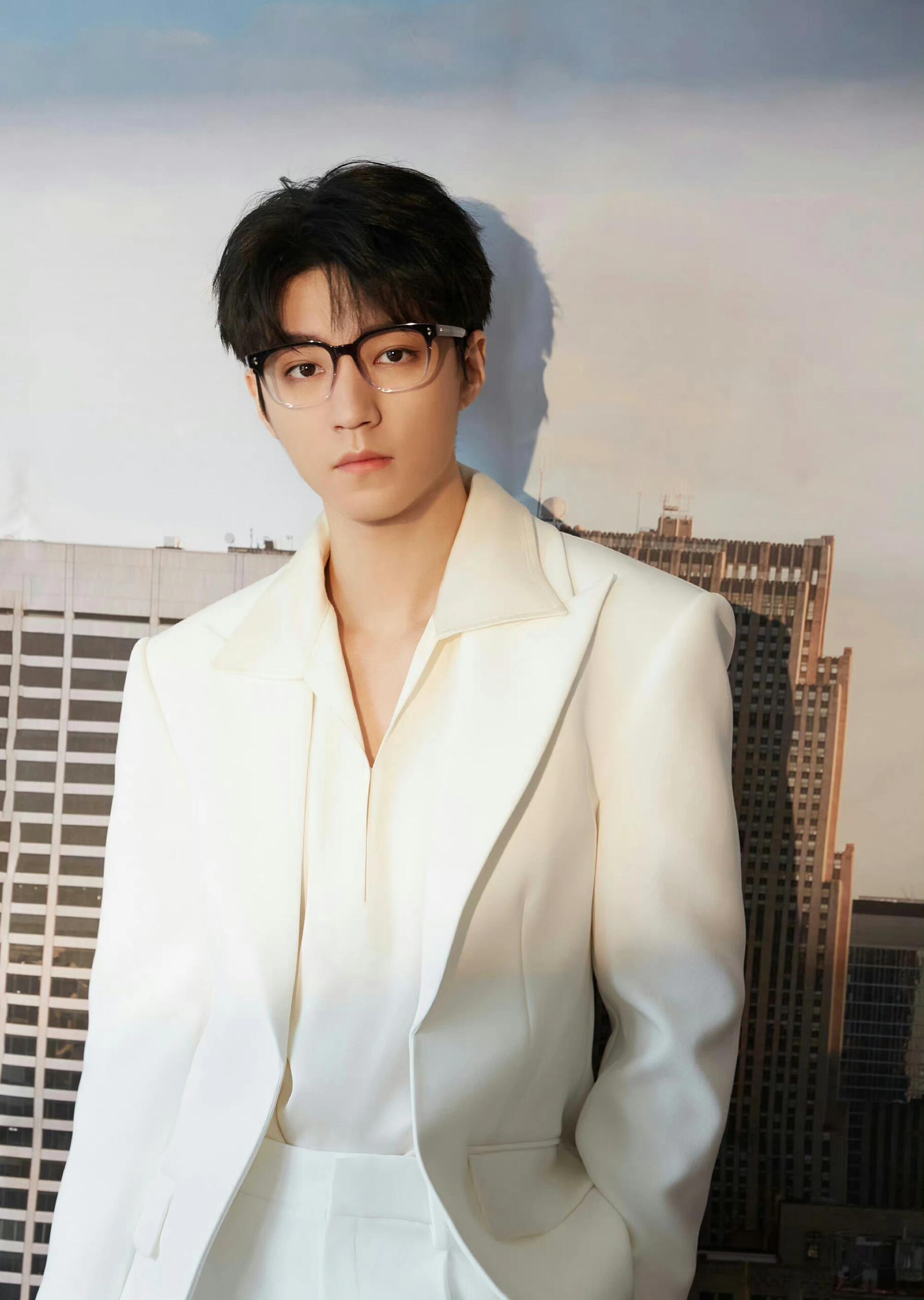 王俊凯这组照片真帅