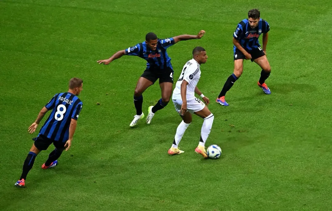 
在欧洲超级杯上，皇家马德里以2:0的比分战胜亚特兰大，这场比赛彻底揭示了三个不