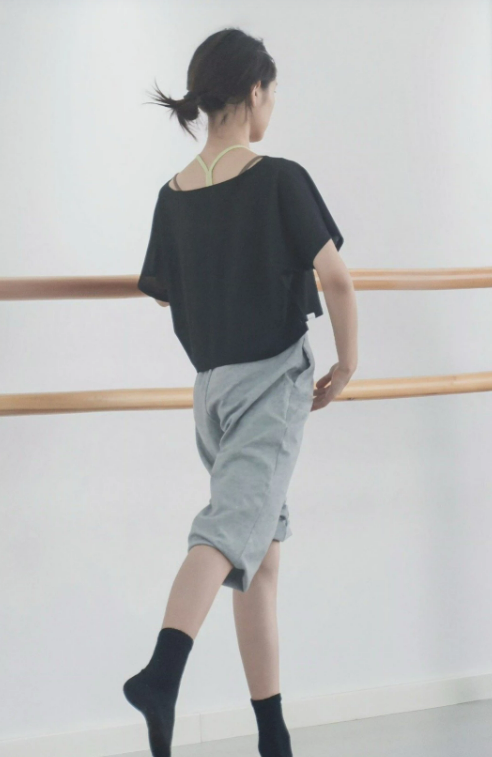 张子枫那毅力，我是打心眼里佩服！你瞧，她瘦下来之后就一直维持着那好身材。这可不容