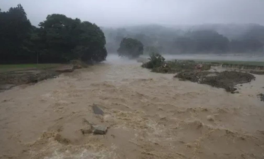 自7月26日以来，湖南省郴州市资兴市遭遇了罕见的特大暴雨侵袭，多个乡镇一夜之间成