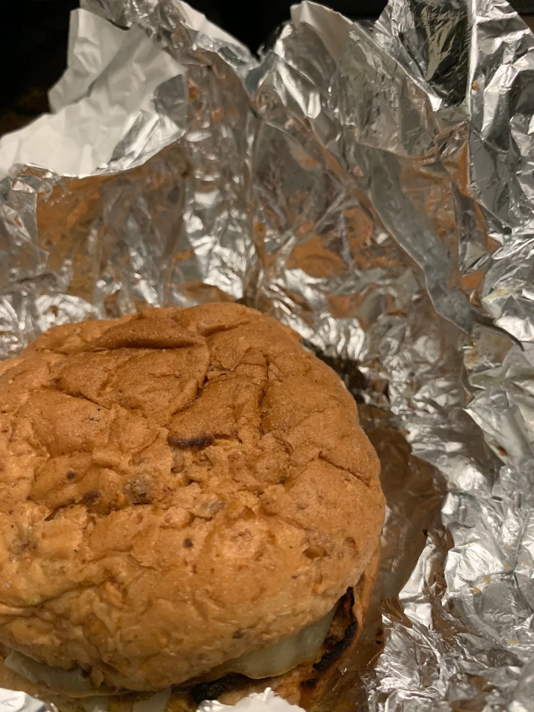 海外ip这种包装的汉堡要小心！
刚刚点了个外卖，想放微波炉热一下再吃，结果立马电