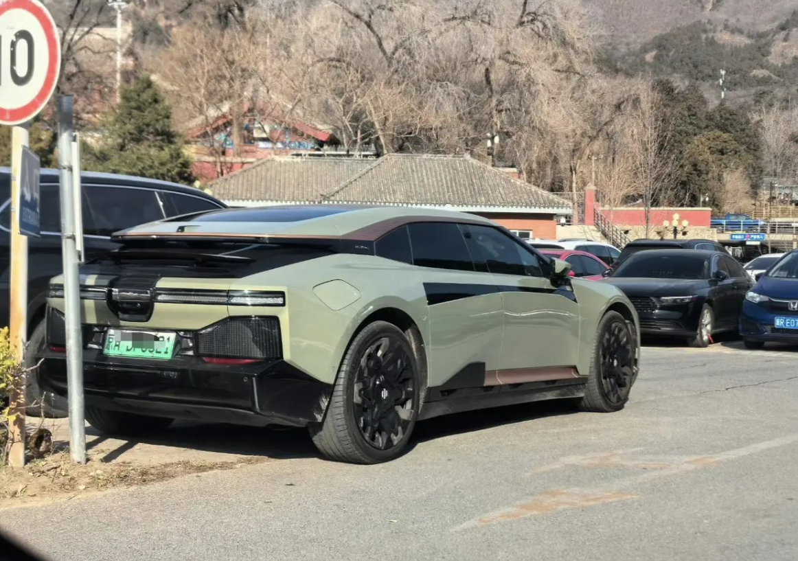 这么好看的车，奢华，前卫，可惜了

