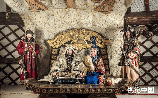 妻子恨我入骨，可是我死了，她却抱着我的牌位跳下悬崖，陪我离开