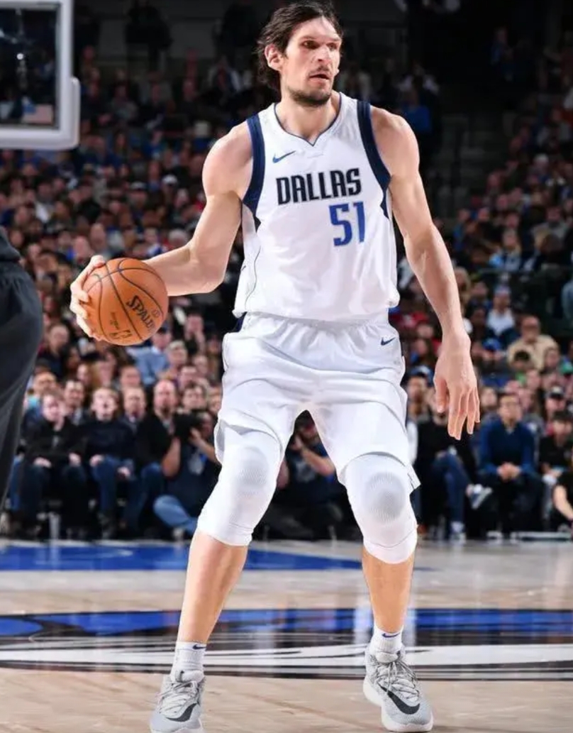 看来广厦今年真的是要力拼第一个总冠军了，在上一场输给山西之后，广厦可能意识到自己