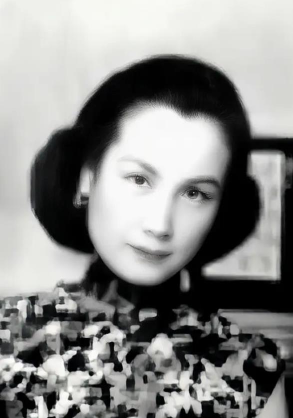 1935年，孙中山之子孙科，爱上了离异的蓝妮，随后迅速向她求婚，已有3个孩子的蓝
