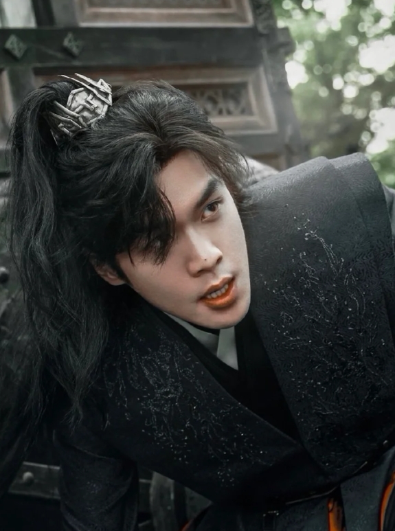 好夸张，张若昀算不上男频天菜吧