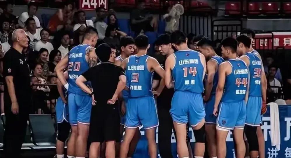 CBA上赛季有两支鱼腩，新赛季可能有一波猛追势头

1，上赛季鱼腩：山东队（排名