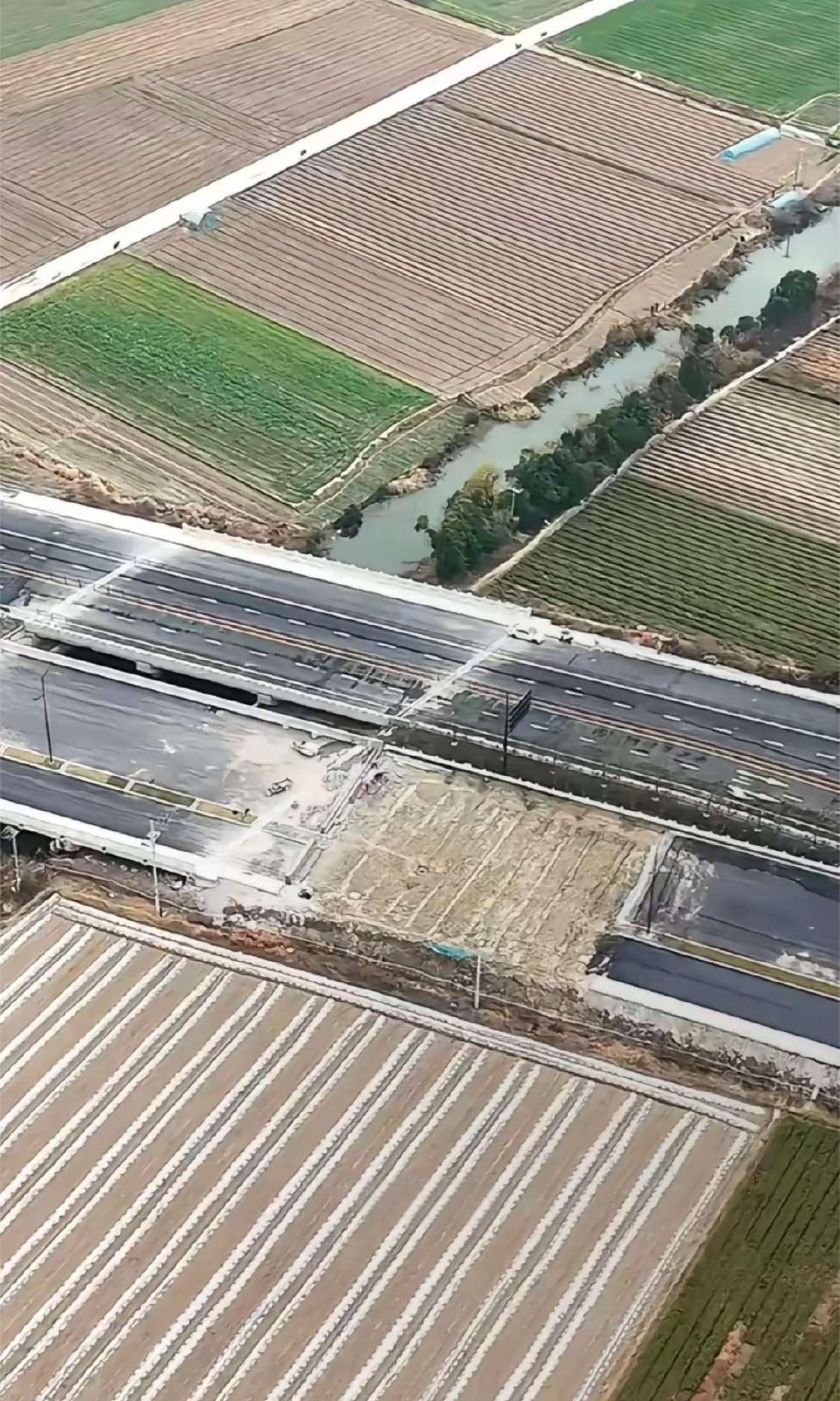 国道被一块永久农田阻断了