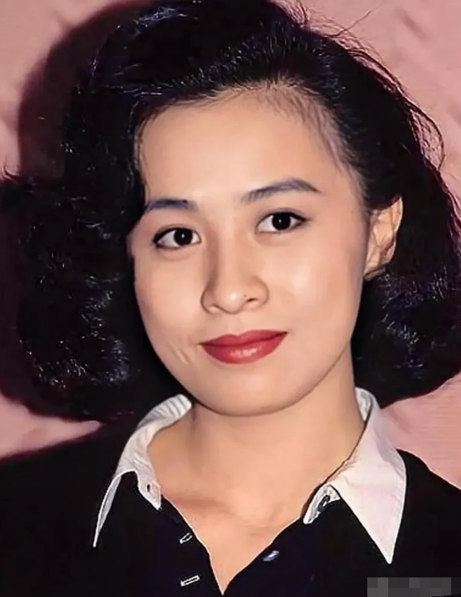 成龙评价三大女星：刘嘉玲年轻时不懂事，得罪了很多人，导致后来她经历了一些事情，所