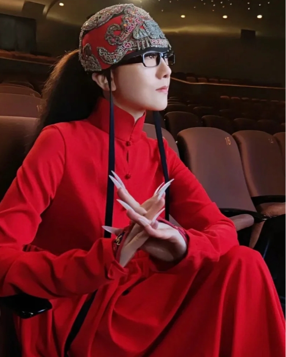 杨丽萍悼念母亲：坚强伟大，一路走好