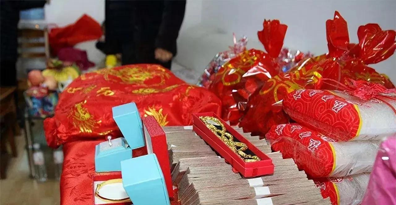天呐！现在的彩礼简直要人命啦！想当年我结婚那会儿，十万彩礼加辆车，那可是顶天了！