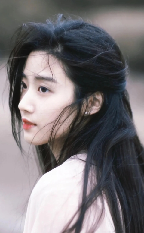 卢昱晓与王星越：谁将率先闪耀荧屏？