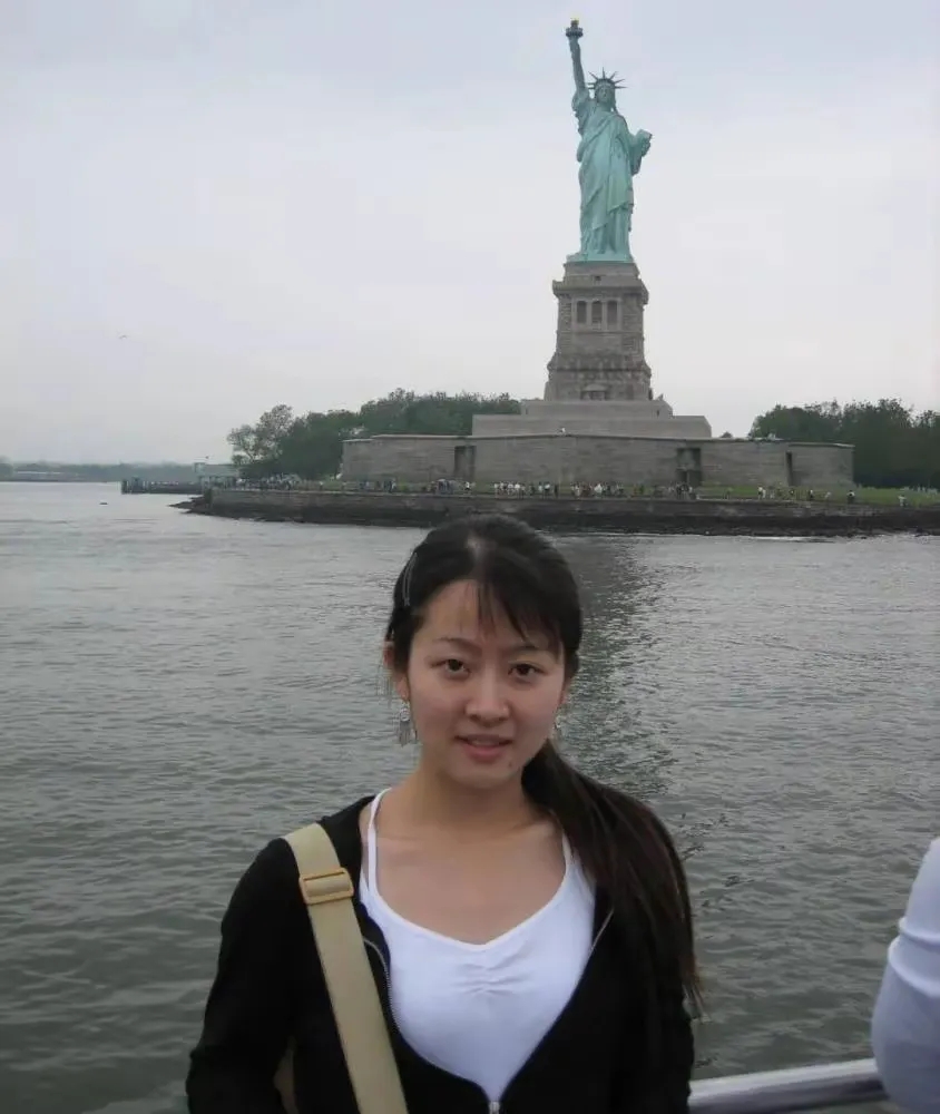 绿卡撕碎扔太平洋！女学霸回国 美疾控急疯

美国实验室连夜挂起红色警报！当胡懿娟