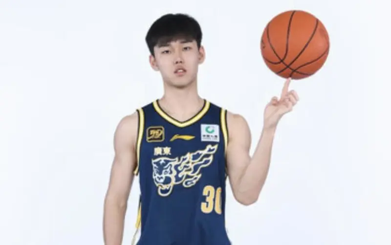 广东小将李奕臻发文：网络传播我与女球迷的事件为不实信息