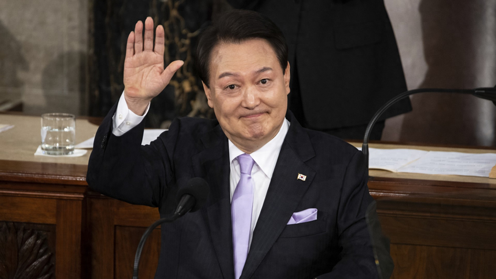 闹剧结束！历时228分钟，逮捕行动终于成功，尹锡悦发表讲话