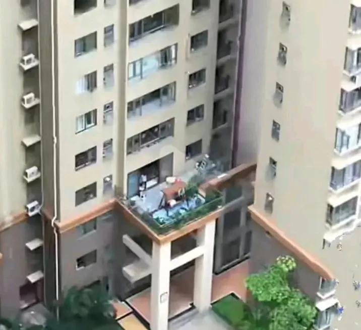 这套房子买的值了，没点关系的人还买不到。
