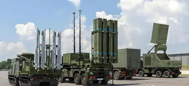 “9 月 4 日，德国总理朔尔茨还宣布向乌克兰订购 17 套 IRIS-T 系统