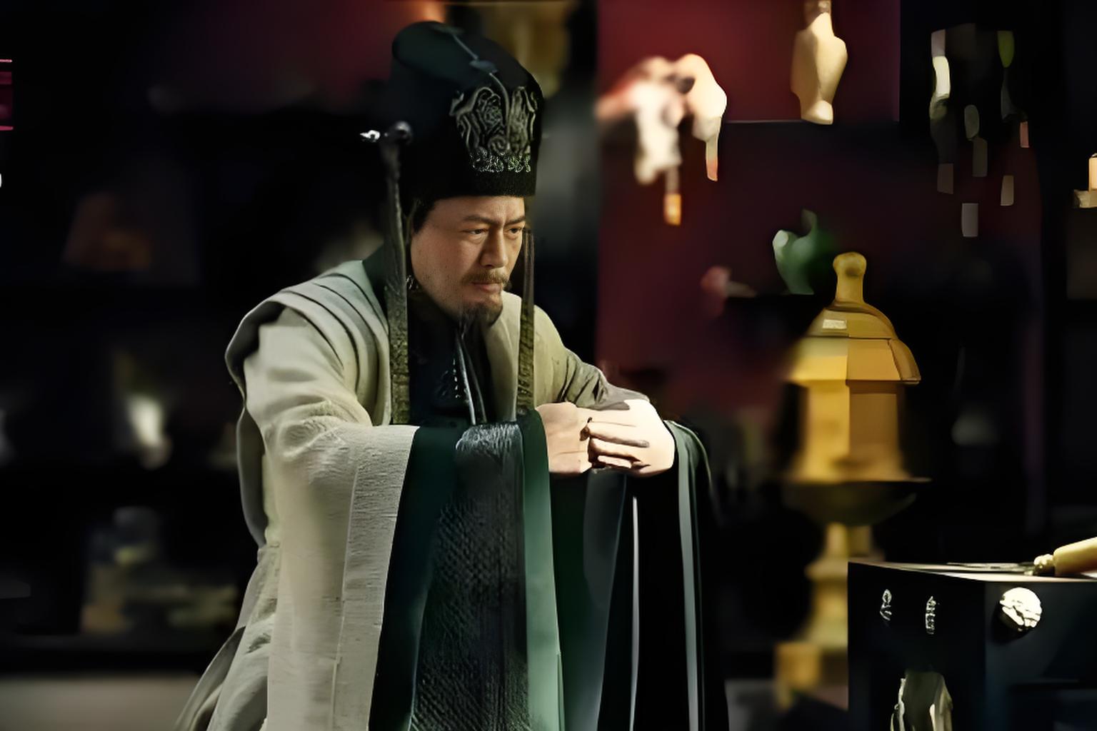 三国时吴国孙皓，因张美人言语触怒自己将其棒杀。

后又强抢张美人的姐姐入宫封为左