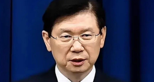 韩国的新闻是一个接一个！1月4日，韩国总统警卫处处长朴钟俊与副处长金成勋，因涉嫌