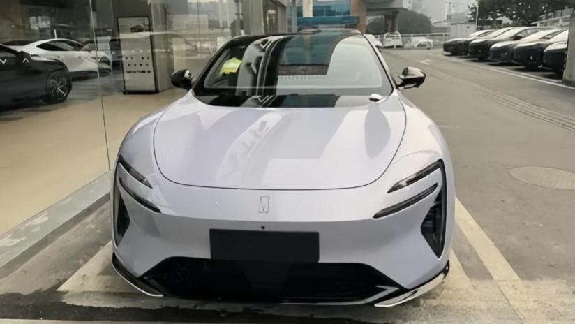 年轻人第一台轿跑选它如何？阿维塔06实车曝光，25万左右会考虑吗