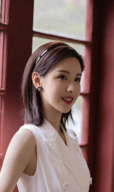 陈都灵的气质清雅素丽