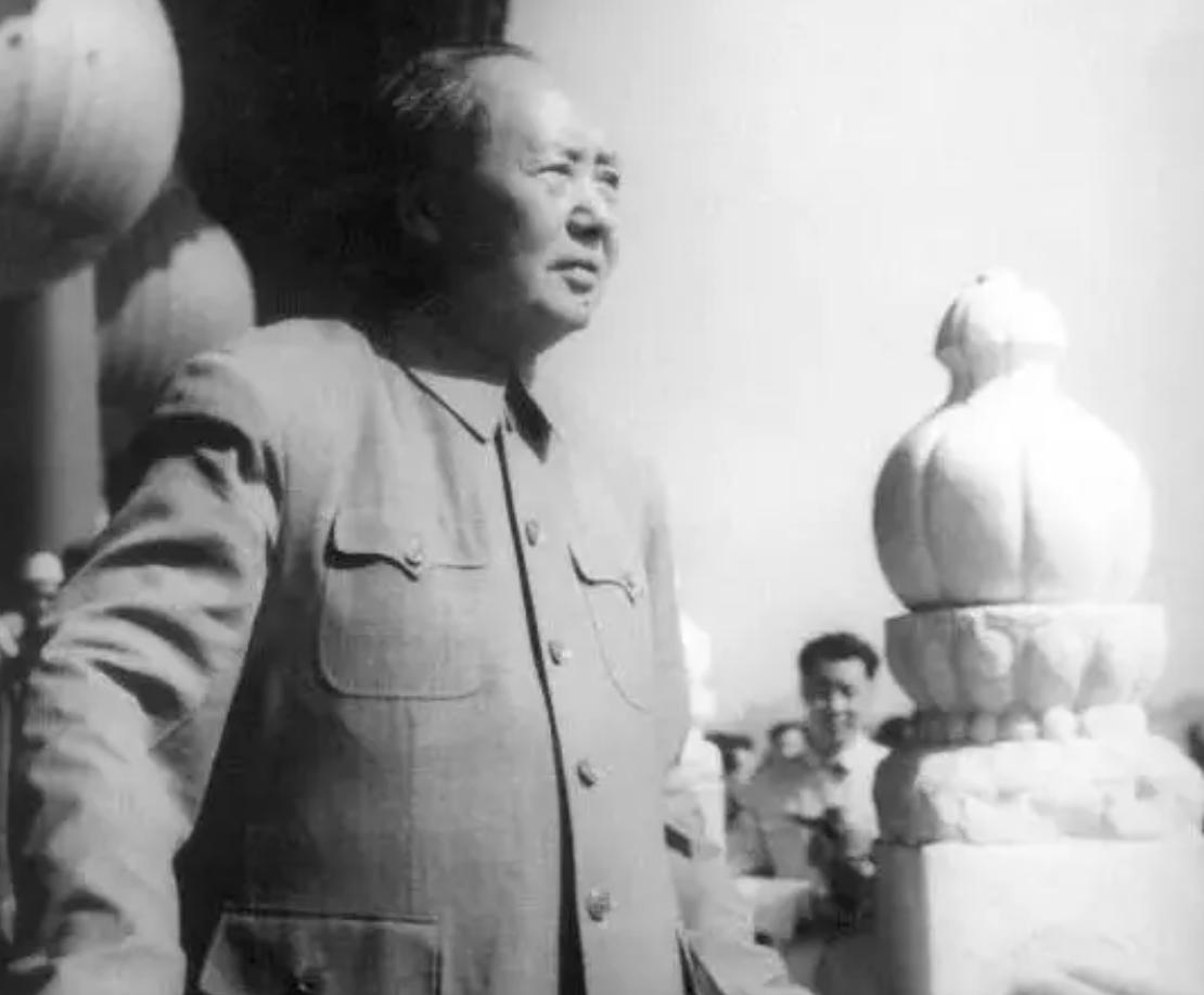 1991年，“庞然大物”苏联轰然解体，被分裂成了十多个独立国家，消息传出来后，王