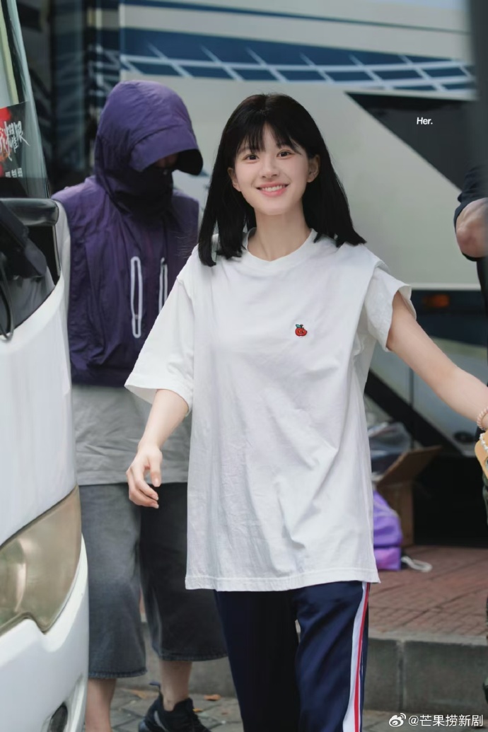 能演中学生的女星，有很多。赵露思、沈月、赵今麦、张子枫、谭松韵，都行。能演中学生
