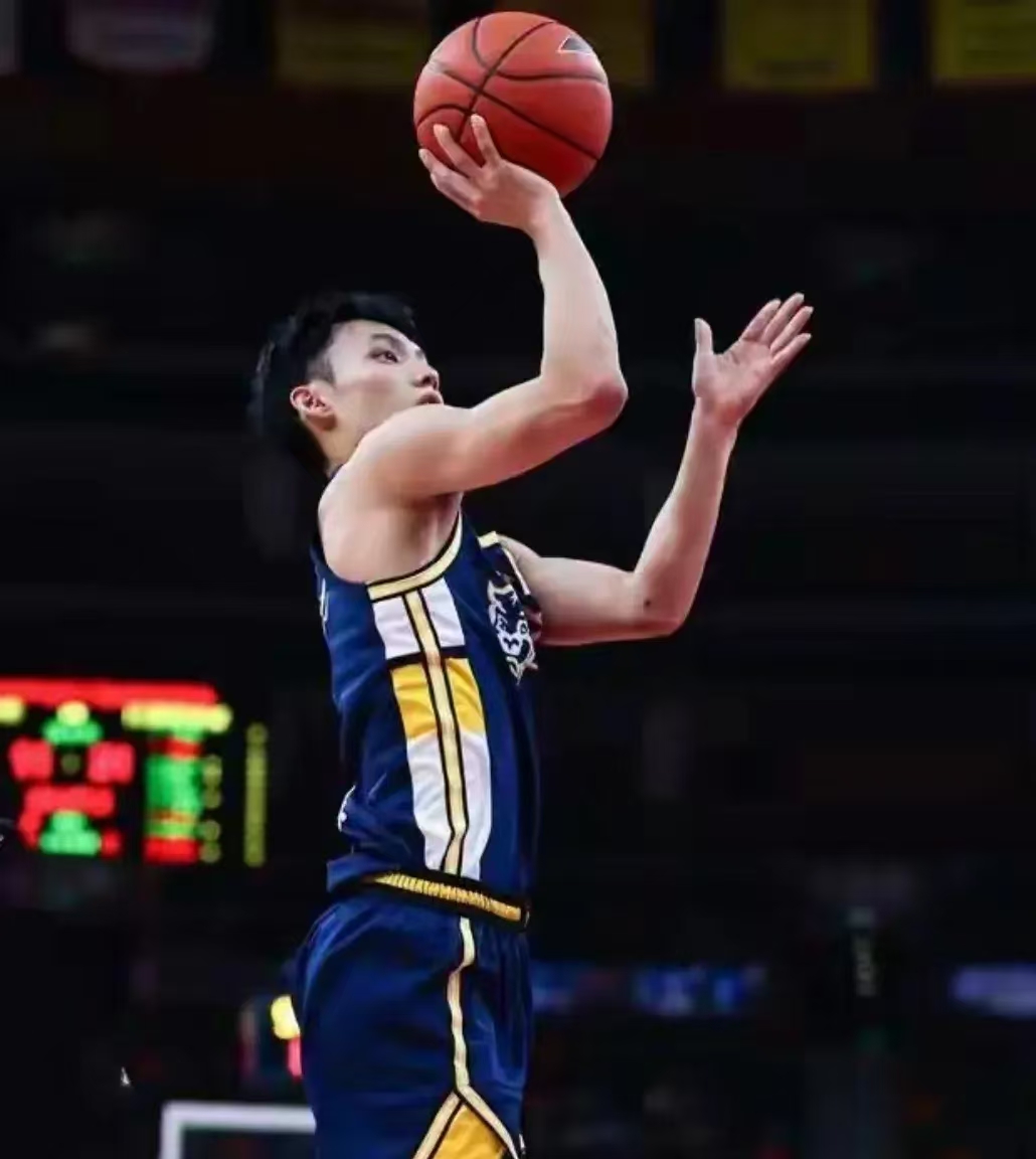 捧红了2名底薪高能球员，广东112-94同曦，豪取9连胜！

    第一，广东