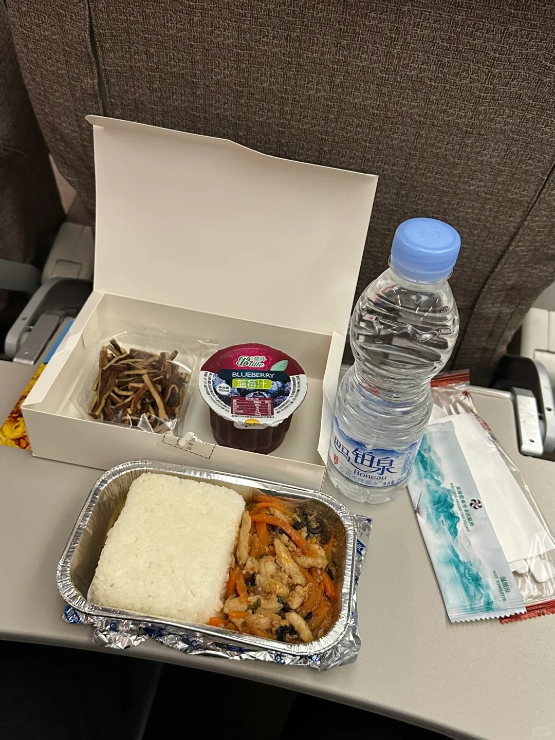 飞机餐千万不要存在手机相册里
发到评论区我看看各位的飞机餐咋样