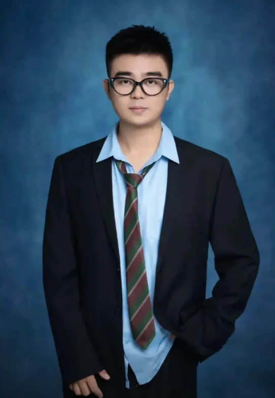 大学招老师都不看第一学历吗？最近，内蒙古师范大学一名叫赵子健的95后才29岁，却