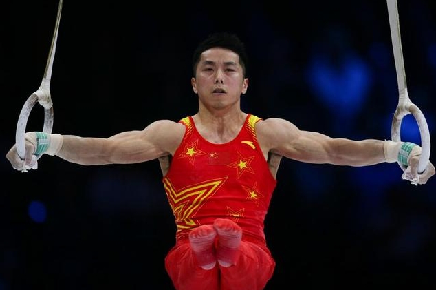 男子体操团体赛选手苏炜德不是第一次在决赛掉杠两次，在去年十月份的世锦赛就因为他的