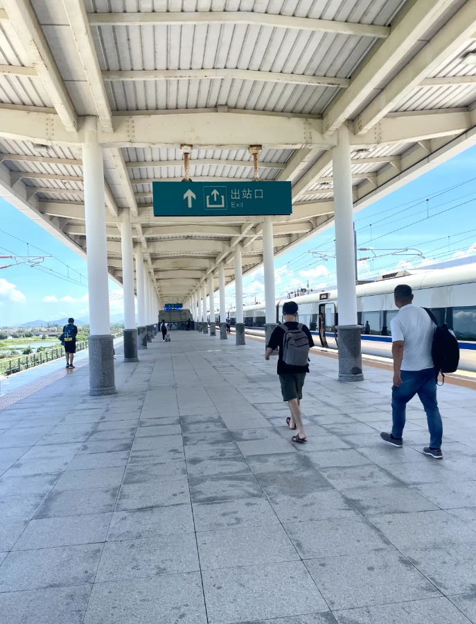 十一旅游就非去不可吗？又塞车又加价？
往年我也选择了家里蹲，不出门旅游找虐。
但