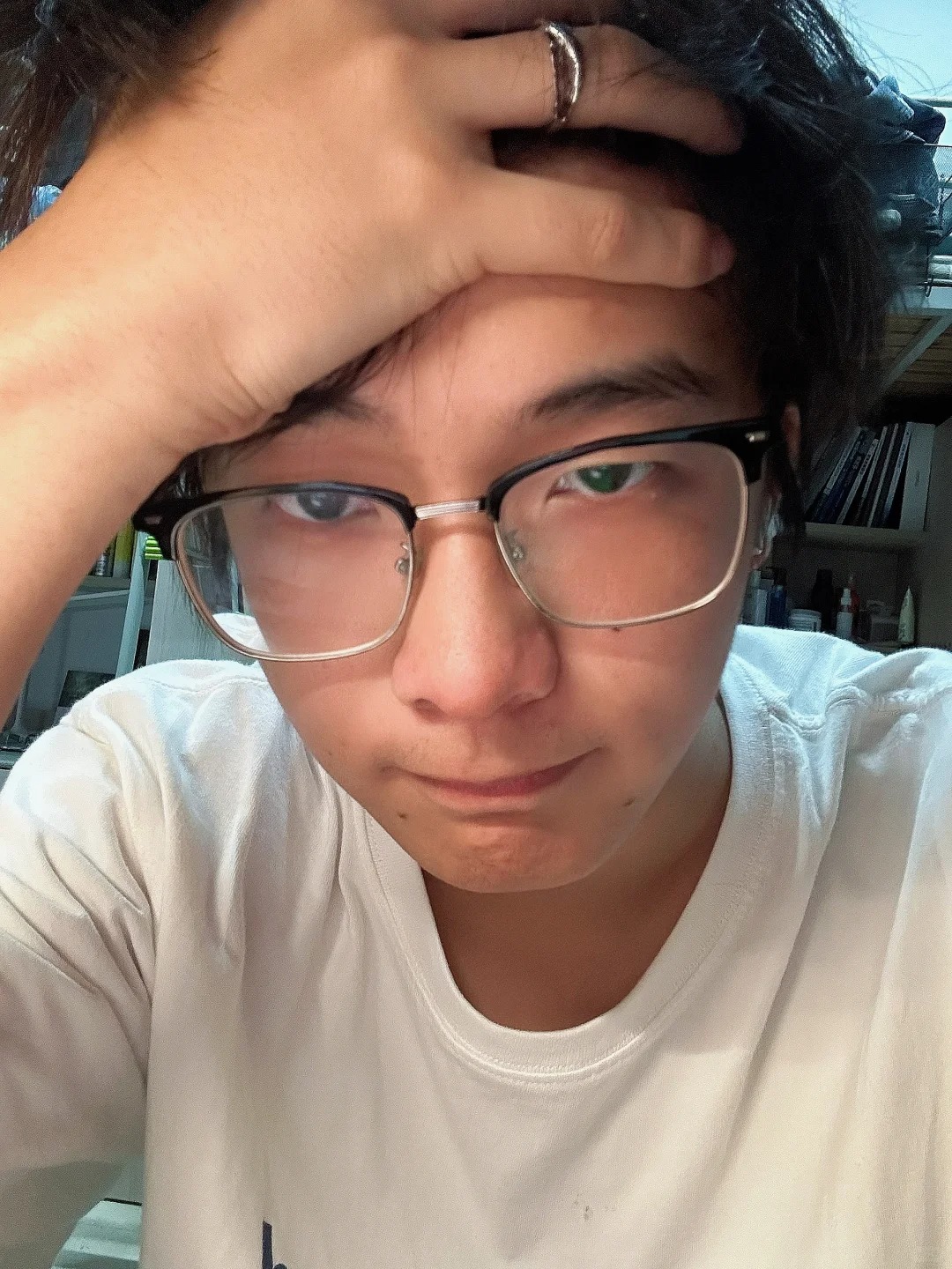 在南大又浅浅地破防了，一天两个pre，想鼠
感觉期末周大家精神状态都不太正常，而