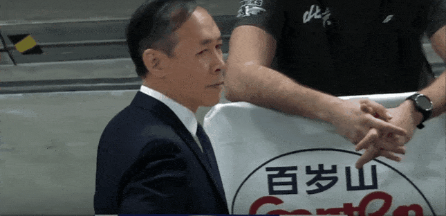 王世龙指导谈怒喷裁判：

“确实是忍不住，因为对于一些吹罚非常不理解。”

“球