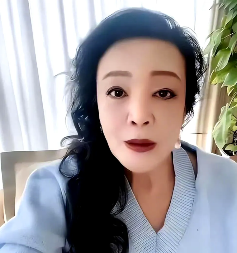 张兰麻烦了！抖音直播间遭无限期封禁，微博直播功能也被关！

2月8日，张兰可算是