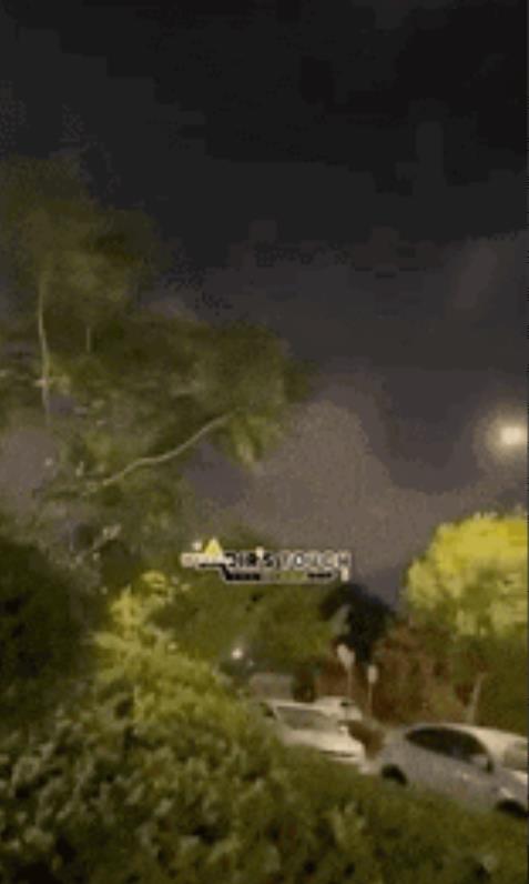 以快打慢，也门胡塞武装高超音速导弹，从两枚以色列防空导弹中间位置，打穿拦截命中特