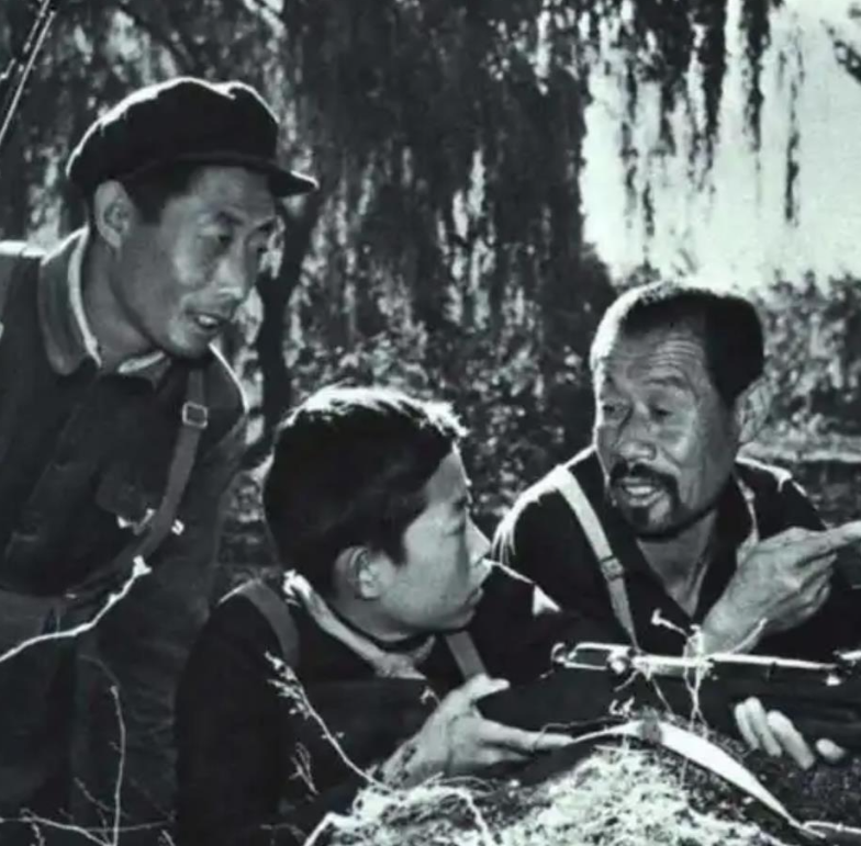 上世纪60年代的一天，秘书过来，递给林防长一封信，讲：“首长，小高（警卫员）复员