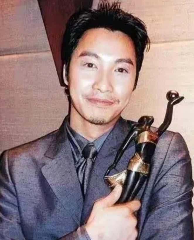 他是梅艳芳爱徒，唱跳全能，演反派更绝