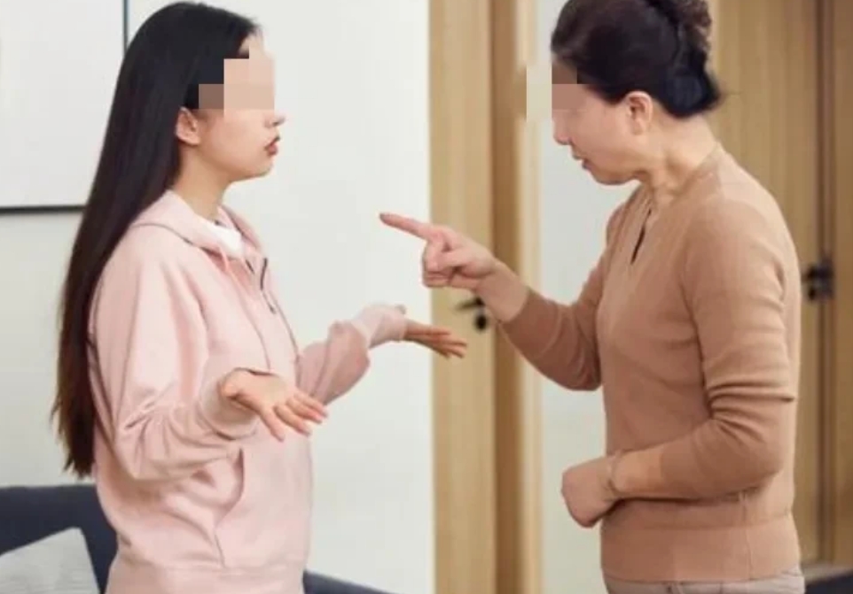 这家人太狠了！广州一大妈，见儿子儿媳闹离婚，一纸诉状，将儿子儿媳告上法庭，要求他