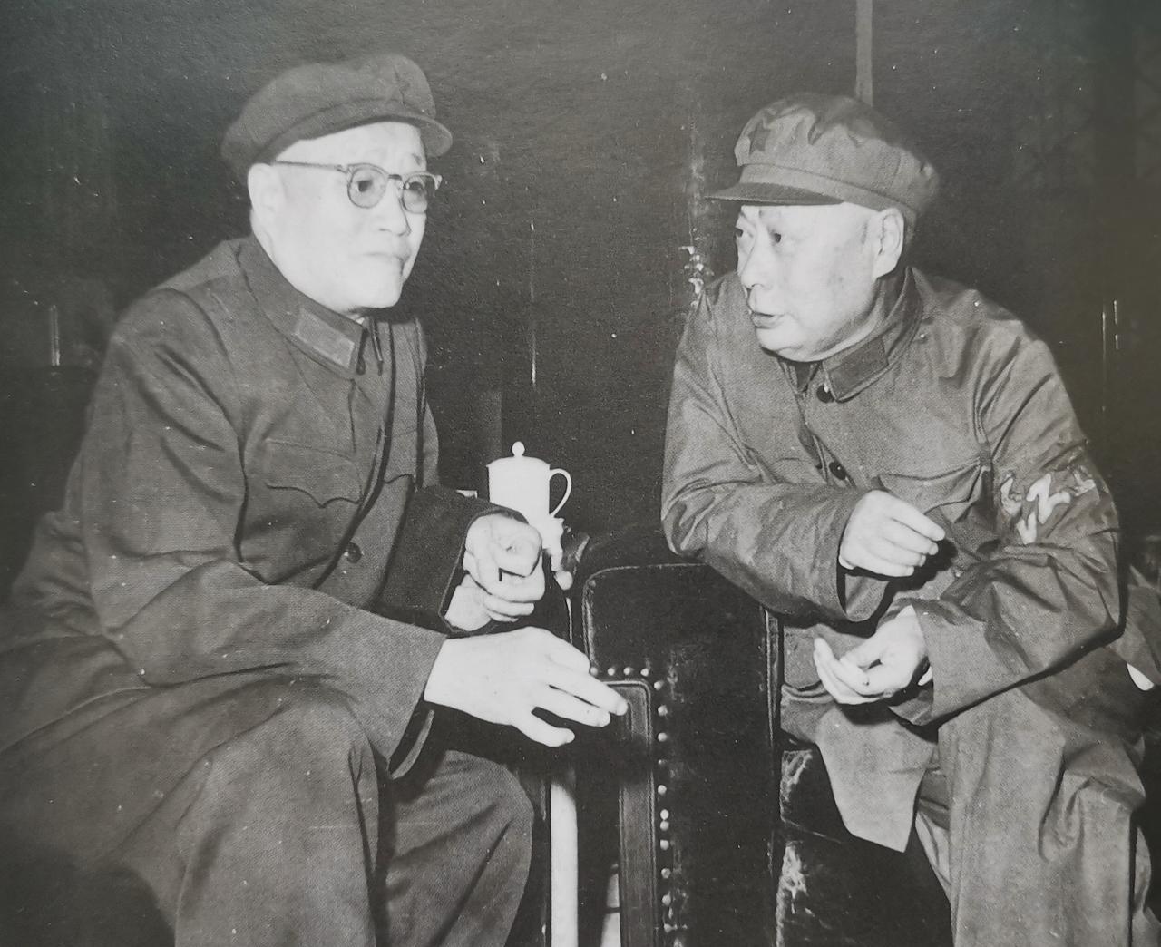 1972年陈毅元帅病逝，噩耗传来，老战友刘伯承非常悲痛，他已经双目失明，看不见了