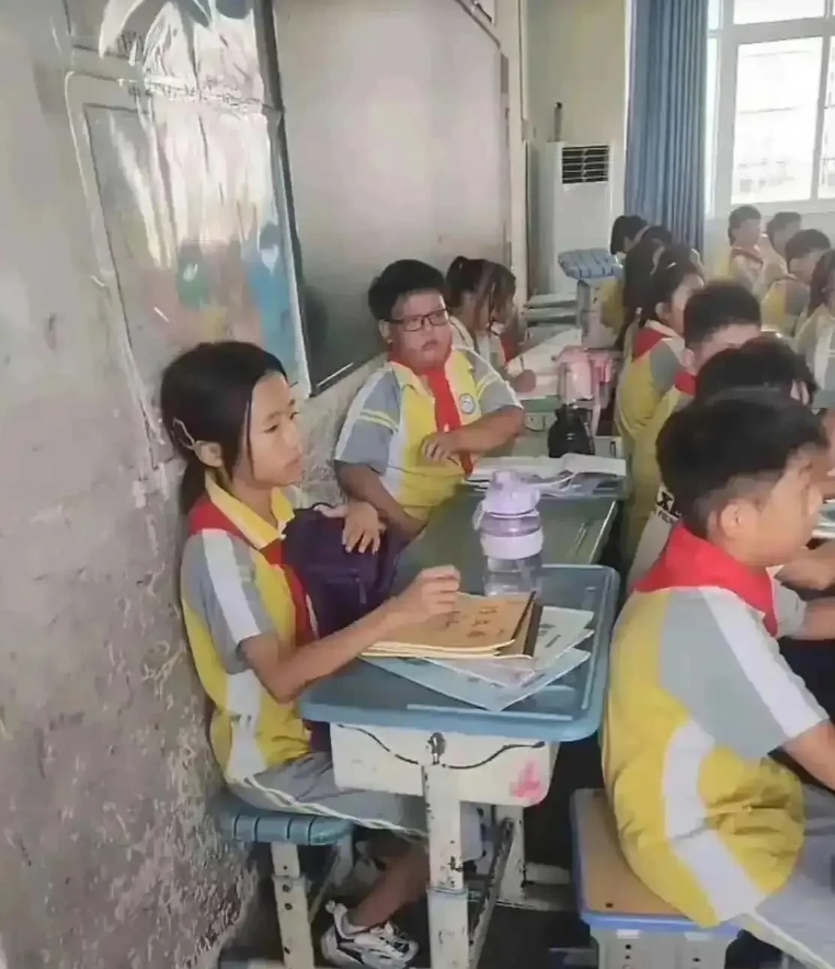 坐最后一排的同学，往往是以后出人头地了人！