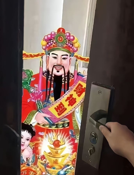 开门看到财神，请不要无视，2025年你要暴富！
